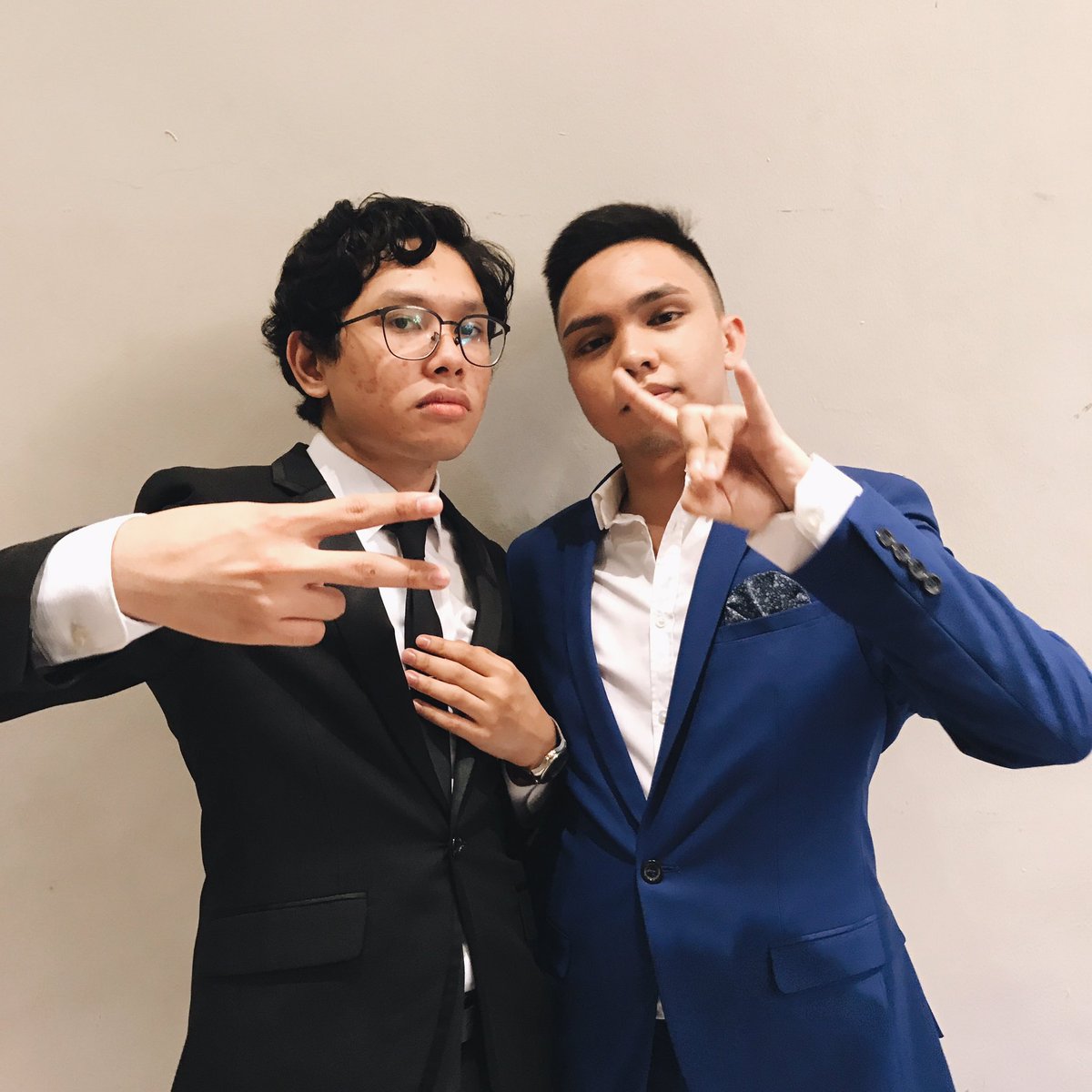 patch_xcx's tweet photo. last night at the #MoonlightMagic2017 with the squad boyfie 🌙✨ https://t.co/zkv2I0BIjs