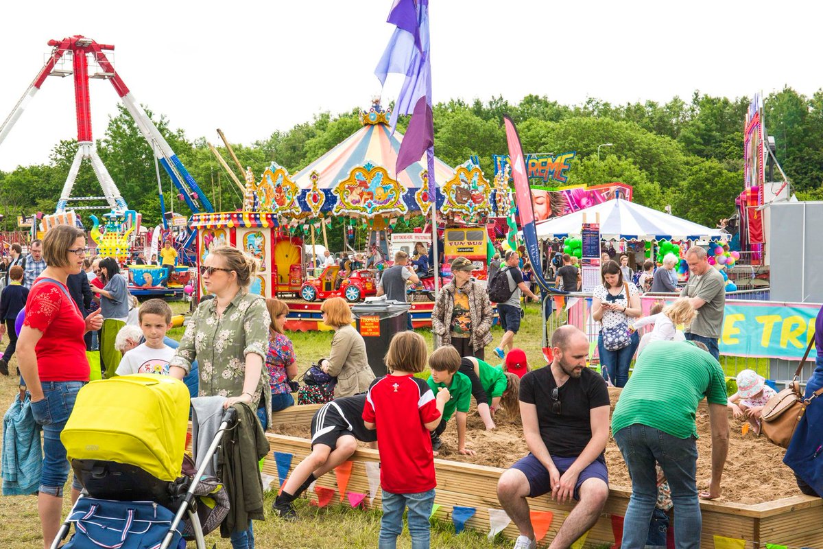 One week on from <a href="/EisteddfodUrdd/">Eisteddfod yr Urdd a’r Celfyddydau</a> in #Pencoed, here are some stats… 89,943 visitors attended, and 15,000 young people competed. #Urdd2017