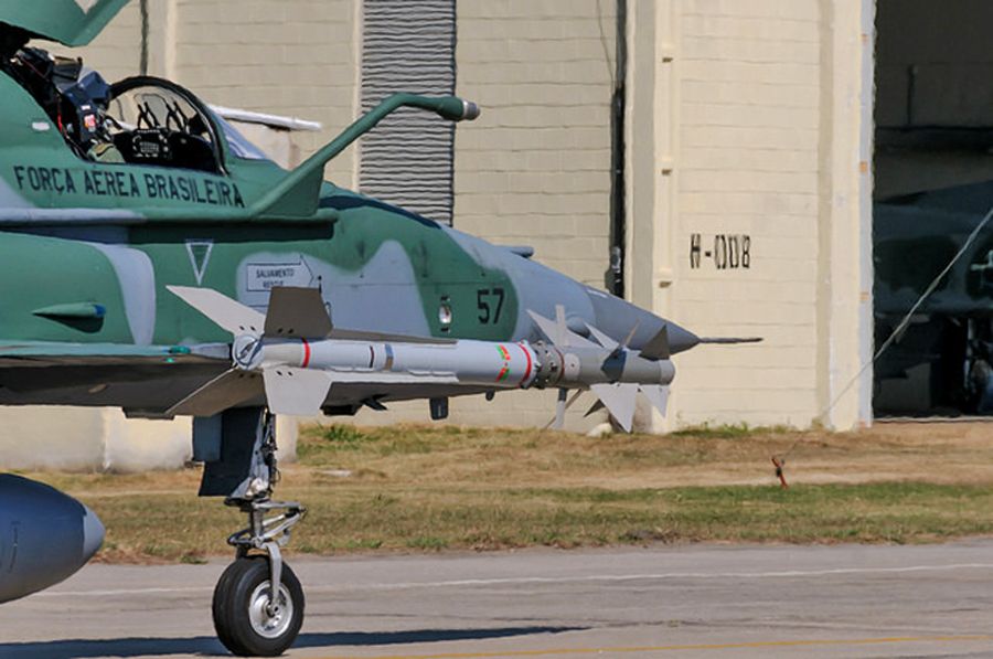 DPMHAUS1's tweet image. #FAB to complete certification for #Rafael #PYTHON4 training missile on its #F5EM aircraft later this month.  monch.com/mpg/news/11-ai…