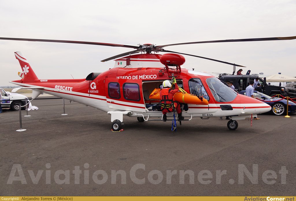 AlekzTC's tweet photo. Agusta A-109S Grand https://t.co/b8tQfX2HKp vía @aviationcorner @AgustaWestland @GrupoRelampagos #México #FAMEX2017 #avgeek https://t.co/3kBOkMObf2