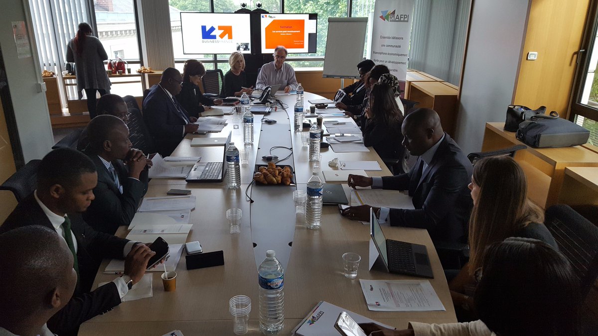 Une vingtaine d'agents du RIAFPI issus de 9 APIs prennent part à une formation sur les services post-investissement (After care).