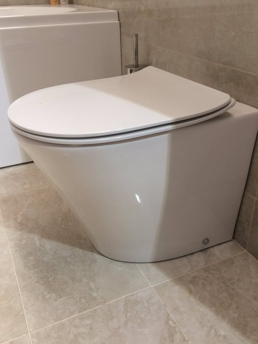 Great training morning yesterday with <a href="/tippersbm/">Tippers</a> <a href="/Flova_Gavin/">Gavin Horne</a> @IanRPURA @lauren_pura <a href="/Deuco_furniture/">Deuco Bathroom Furniture</a> #imex #pura #flova #Deuco #Puracast 💧💦