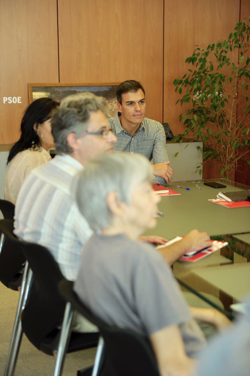 sanchezcastejon's tweet photo. Crearemos un área de Transición Ecológica cuyo papel va a ser determinante en el nuevo proyecto socialista.
🌍https://t.co/LqSmxtTRrv https://t.co/CbSYkWhrJe