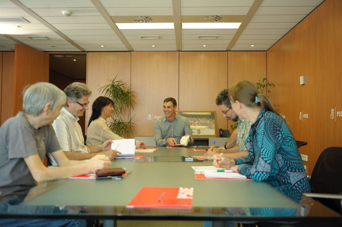 sanchezcastejon's tweet photo. Crearemos un área de Transición Ecológica cuyo papel va a ser determinante en el nuevo proyecto socialista.
🌍https://t.co/LqSmxtTRrv https://t.co/CbSYkWhrJe