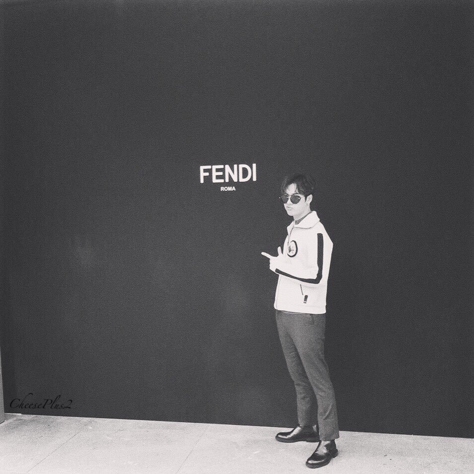 CHEESEPLUS2's tweet photo. Fendi👏
#onlyforjackson #JacksonWang #잭슨 #JacksonWang #王嘉爾 #갓세븐 #Jackson #왕잭슨 #王嘉尔 https://t.co/iYS3zFVbi8