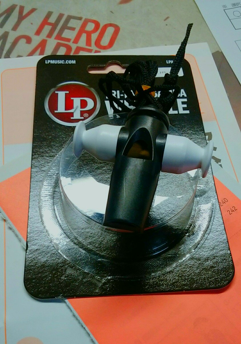 pappyon0410's tweet photo. 部活終わりに京都イオンへ
何故かついてきた谷口。サンバホイッスル買いました！祝マイ楽器！！！
その後銀だこを食べに行く。この男子高校生感たるや、、、
ありがとう、楽しかった https://t.co/9udajVziSq