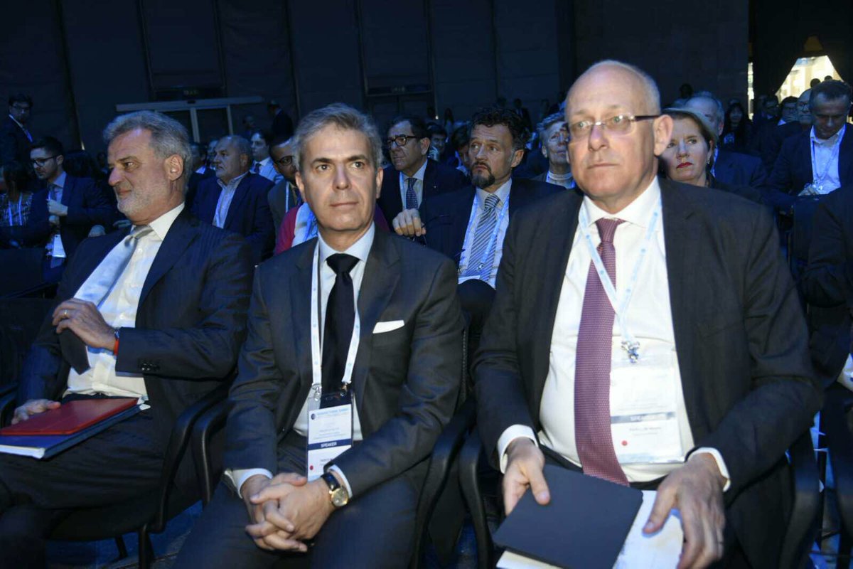 RobertoMaroni_'s tweet photo. Oggi con @mauro_parolini e @ApreaValentina a #Cernobbio (Co) al #ManufacturingSummit2017, #manusummit
ST https://t.co/pdMt5RyusK