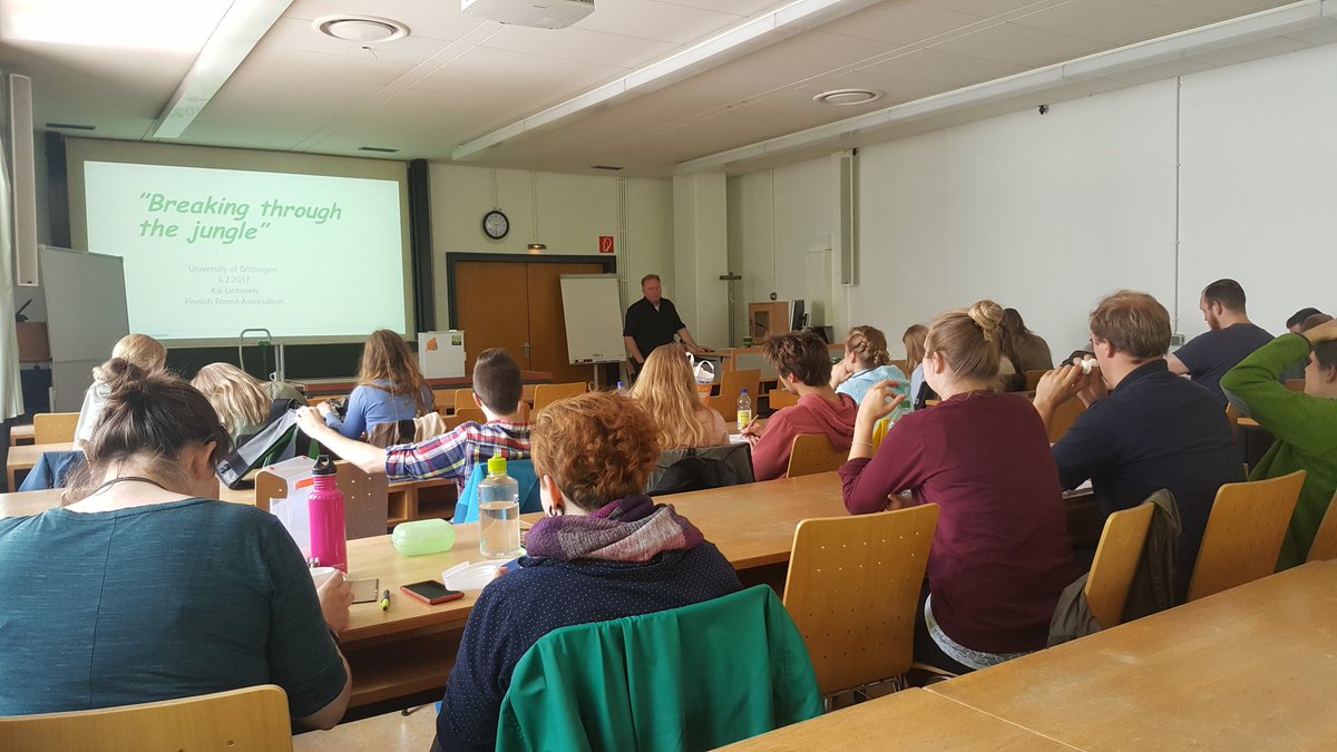 forstverein's tweet image. Kai Lintunen @birdieviews von @MetsayhdistysRy spricht über #Forestcommunication @uniGoettingen