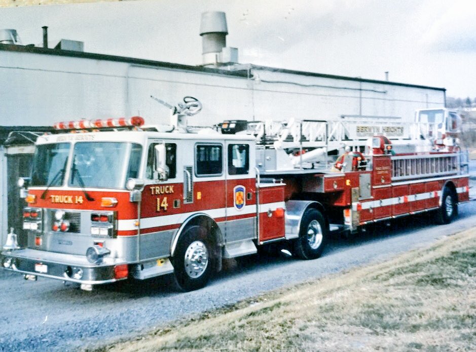 BHVFD14's tweet image. #TBT This photo of Truck 14 was taken in 1992 during the final inspection of the Pemfab/LTI TDA at the LTI facility in Ephrata, PA