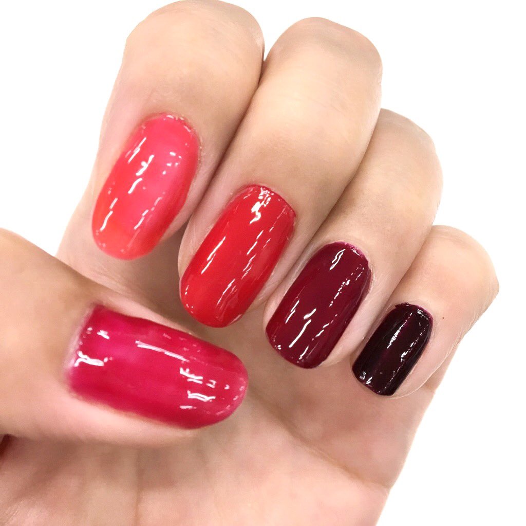 Nailholic Kose ネイルホリック 王道の赤ネイル ネイルホリックの 赤 を並べて比較してみたい ということで 塗ってみました 色番号はinstagram でチェック T Co Pwdusfiej4 ネイルホリック セルフネイル Red プチプラ Nails