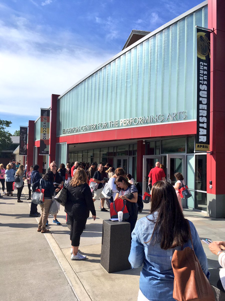 sacredheartuniv's tweet photo. #Orientation2017 round two! Welcome #ClassOf2021!

#WeAreSHU https://t.co/oMSLaJTnrI