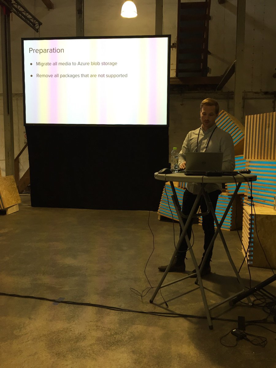 vettvangur's tweet photo. Okkar maður @gardartho að segja frá Umbraco Cloud Migration fyrir 66NORTH. #cg17 https://t.co/ZkFac6JEFu