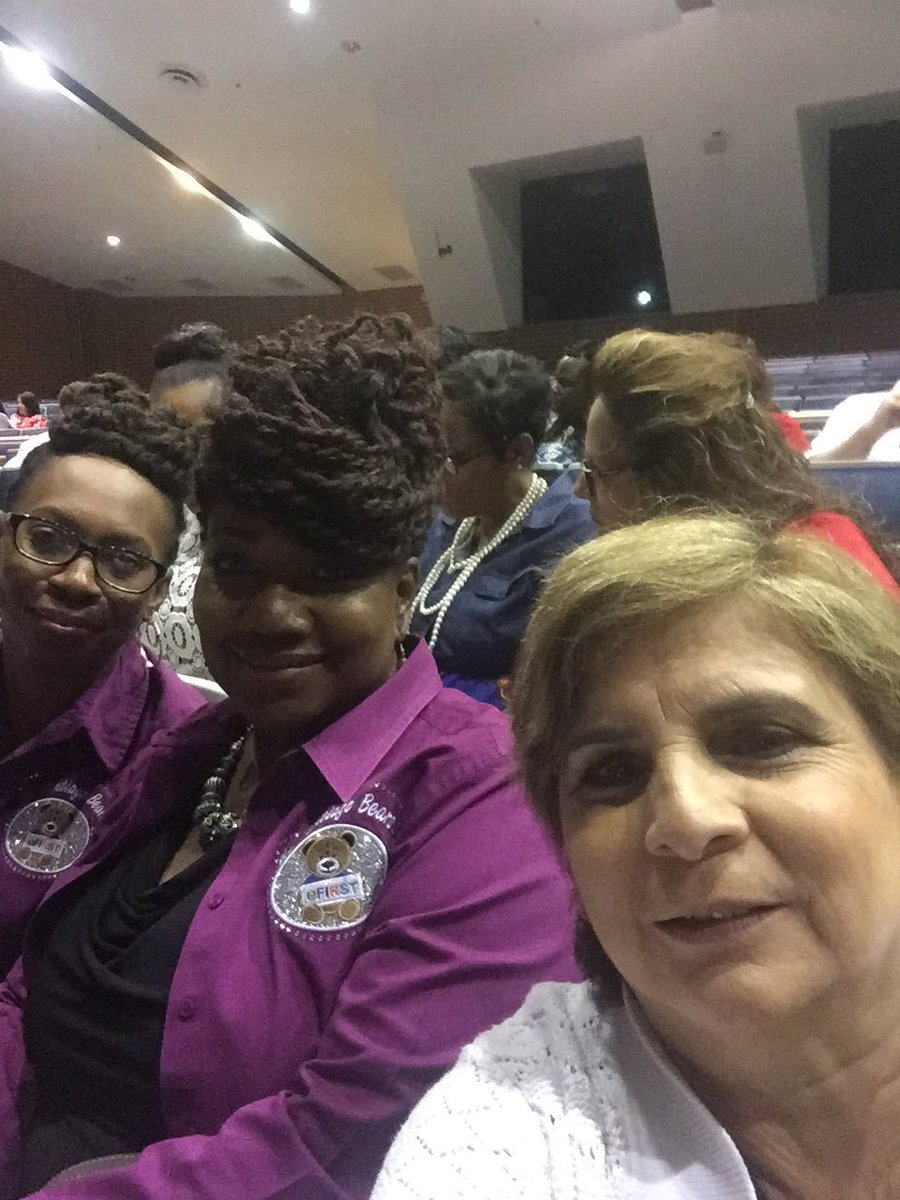 kitauribe's tweet photo. Ready for invest conference. #investconference    @drlindarodz https://t.co/qEMVYl5T2U