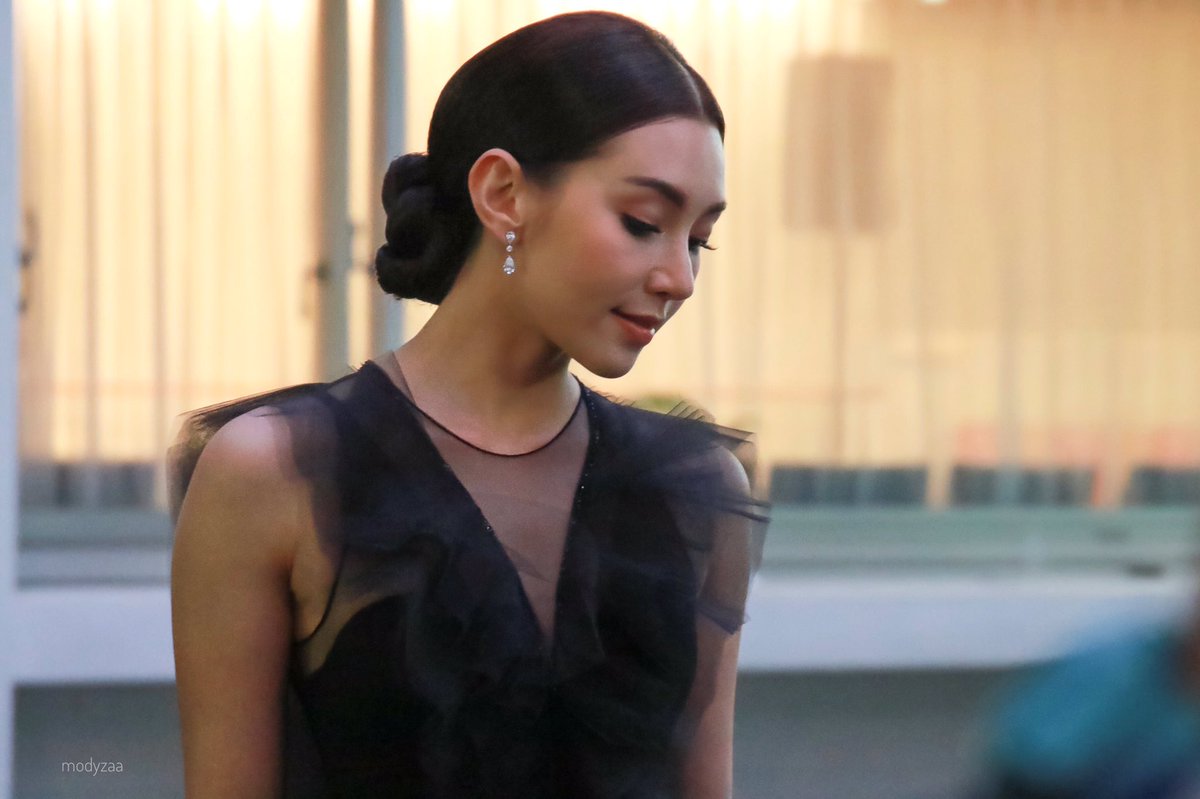 modyzaa_bs's tweet image. น้องเบลล่า สวยจุง🙆🏻🙆🏻😍 #NineEntertainAwards2017