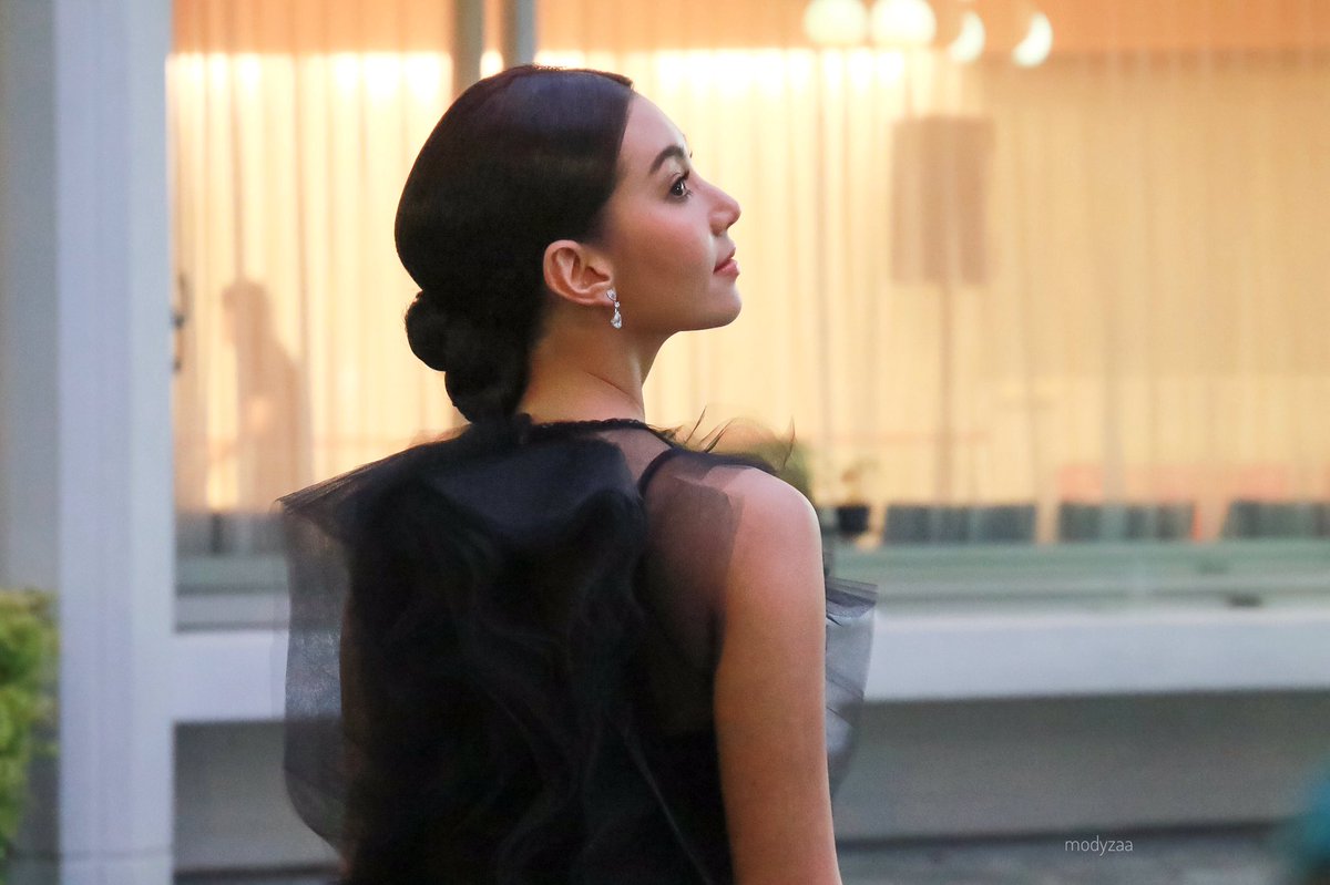 modyzaa_bs's tweet image. น้องเบลล่า สวยจุง🙆🏻🙆🏻😍 #NineEntertainAwards2017