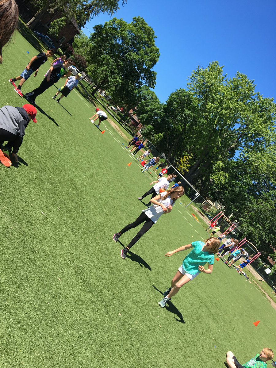 MsAzodi's tweet photo. Yesterday we welcomed some Bennington Heights &amp; Rolph Road incoming students for Grade 7. We had fun activities in the sun! @BessboroughEMS https://t.co/xzOjUGSWZo