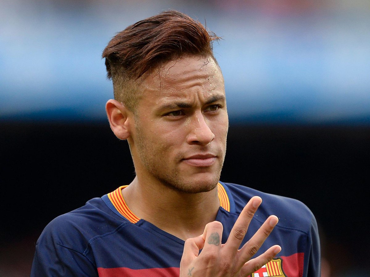 BG17009F's tweet image. When Neymar rolls a bias dice #edexcelmath #GCSEs2017