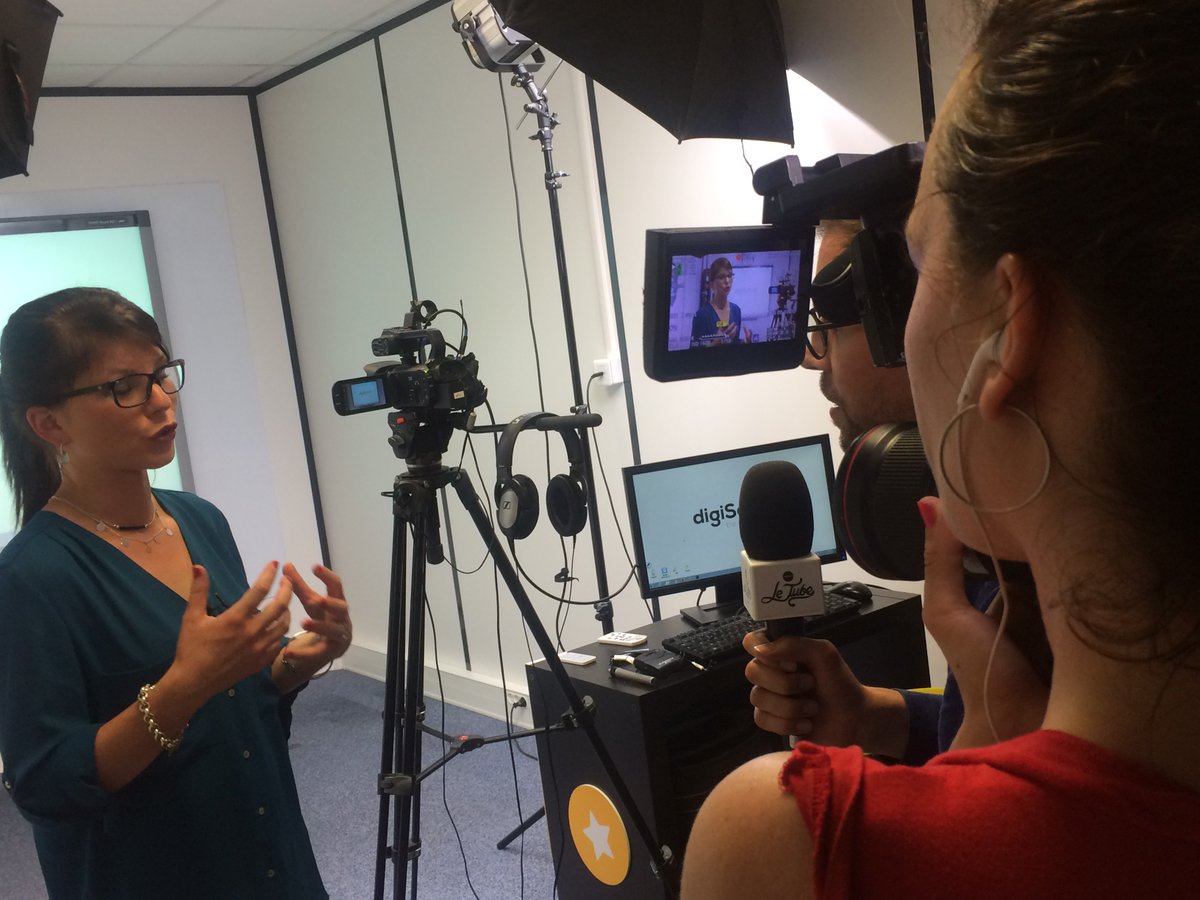 digiSchool's tweet photo. #RP #Bac2017 Samedi midi découvrez les coulisses de @digiSchool dans l'émission @canalplus @LeTubeCanal ! #revisions #examens #media https://t.co/qdGEtTO49o