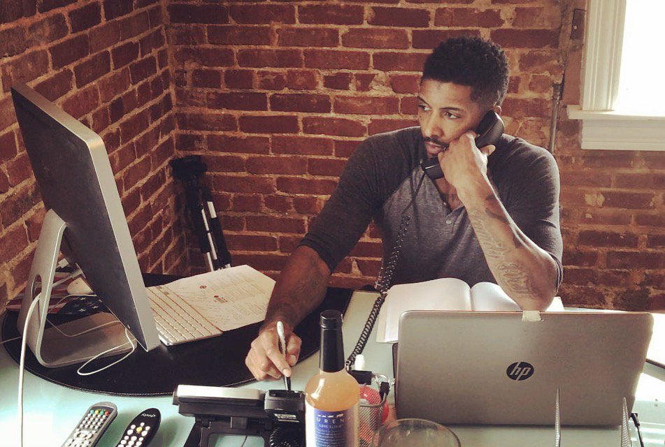 miltonbyates's tweet photo. !!!! RT @4EYMG: Phone Lines Buzzin... #4EYMG #MomentumShift #DeanHood // #MomentumShift x @miltonbyates https://t.co/6SMq86R4XB