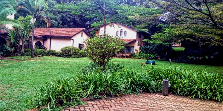 afrihome's tweet photo. Breathtaking Land For Sale In Upmarket Runda
has dual frontage for all types of development.

@ KSHS. 86M per acre

CALL +254706801784 https://t.co/qlpdjjUUSS