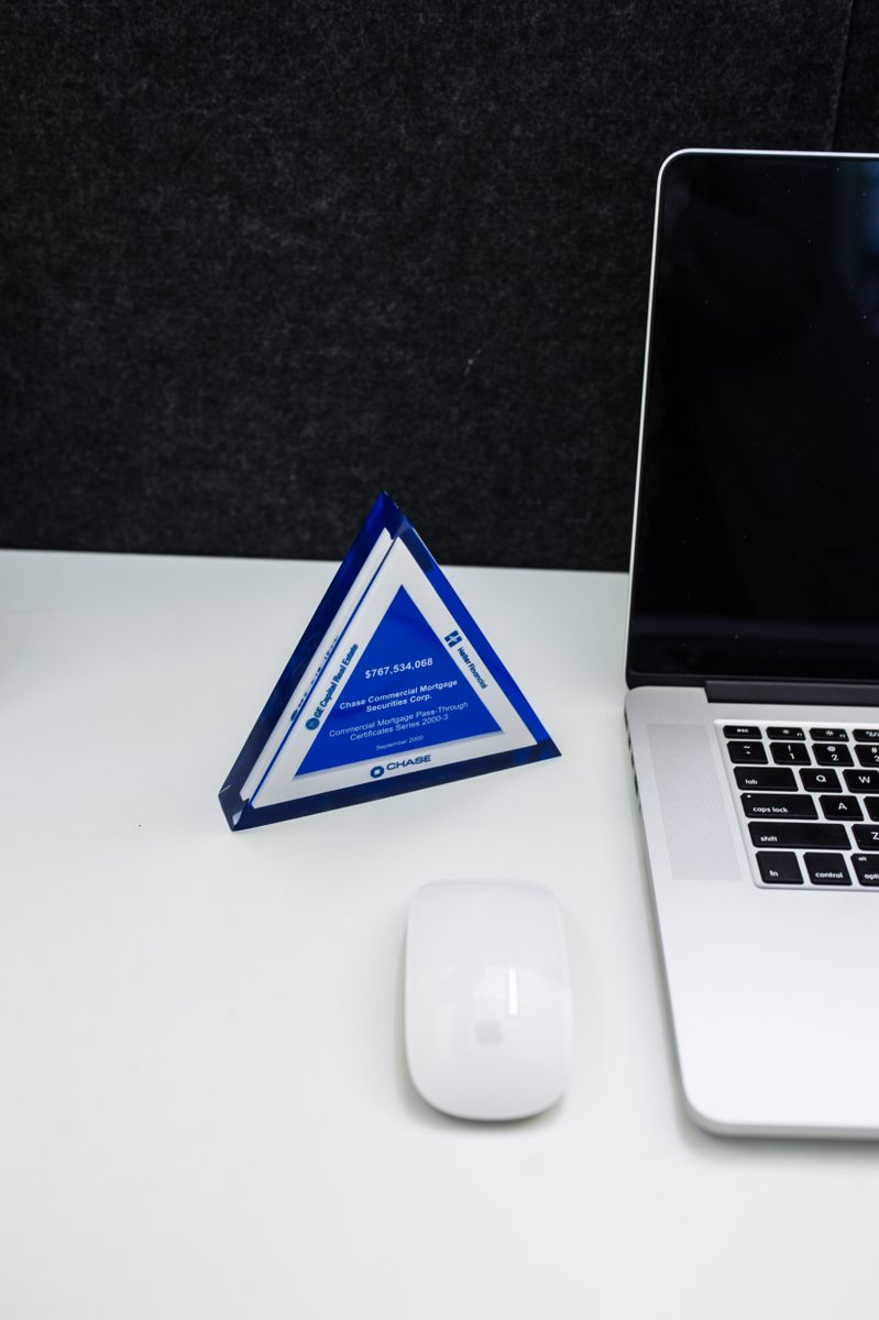 dealgifts's tweet photo. A DealGift is the perfect addition to any desk. #dealgift #dealtoy https://t.co/fsuipGdbab