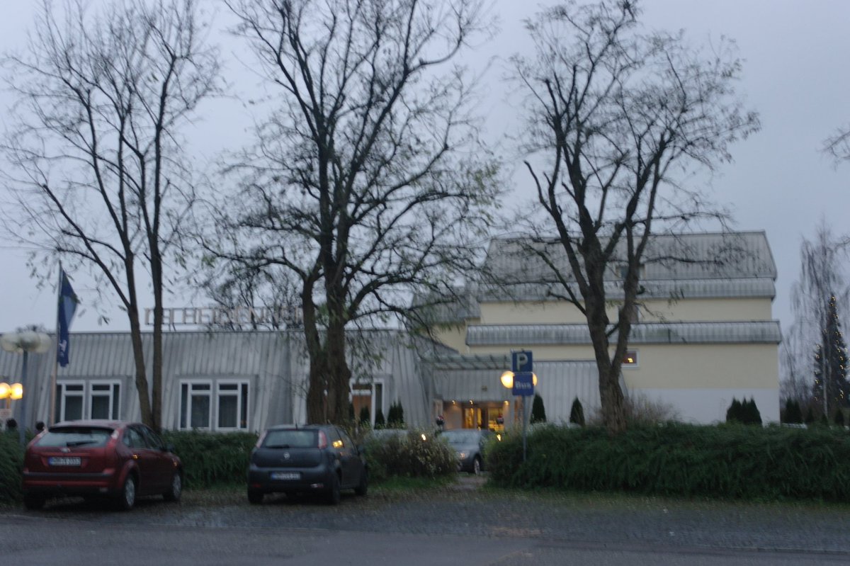 업?

불교에서 말하는 업이  맞는다면,

우린 업에 의해서  태어나고
업을 떠나보내는  일로
삶을 살며,

결국엔 내게 주어진 업에
결별을 고하는  것이다