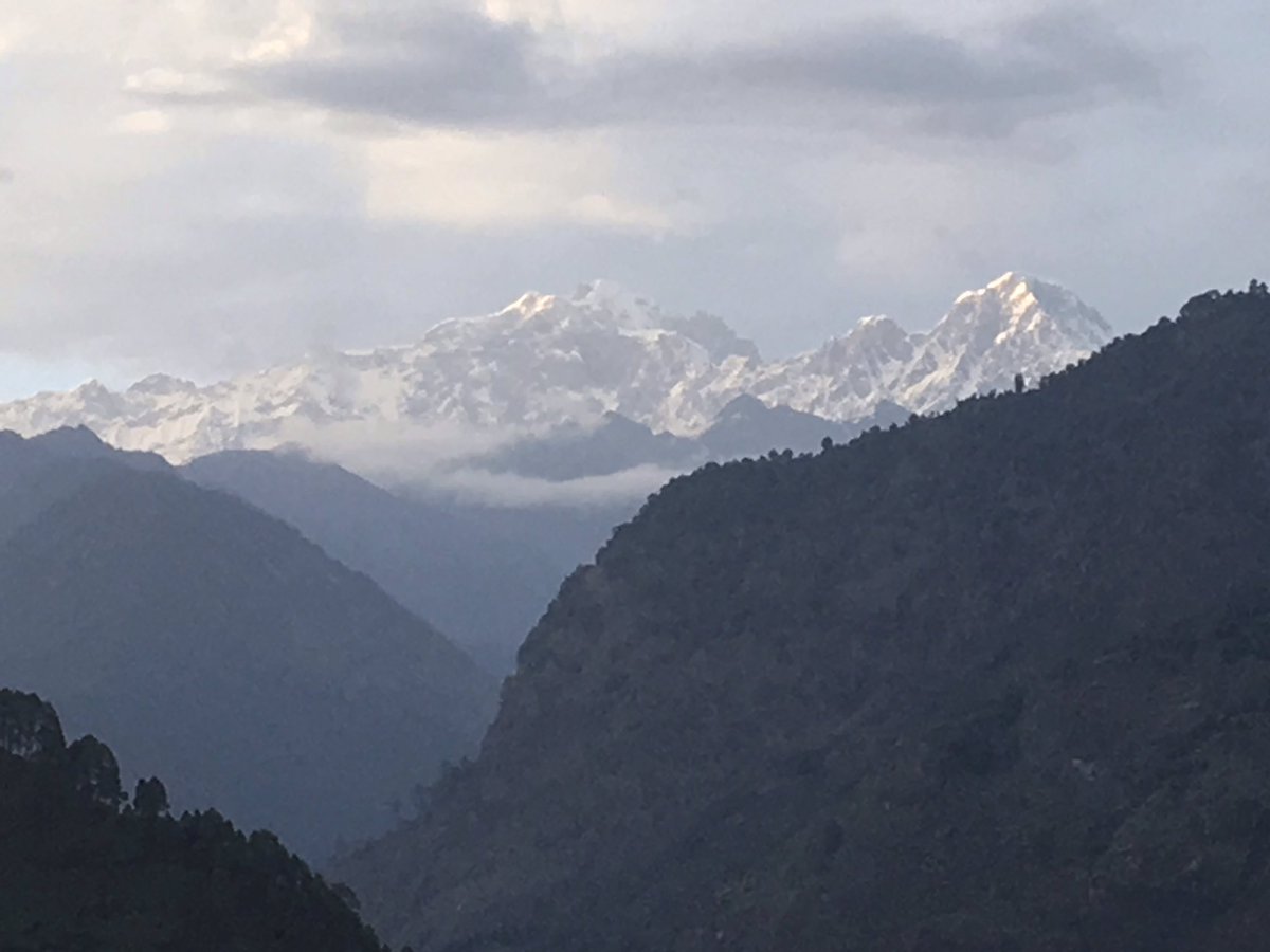 VinayShroff's tweet photo. Simply majestic #HimalyanRange from #GuptKashi https://t.co/qDmtSm32ka