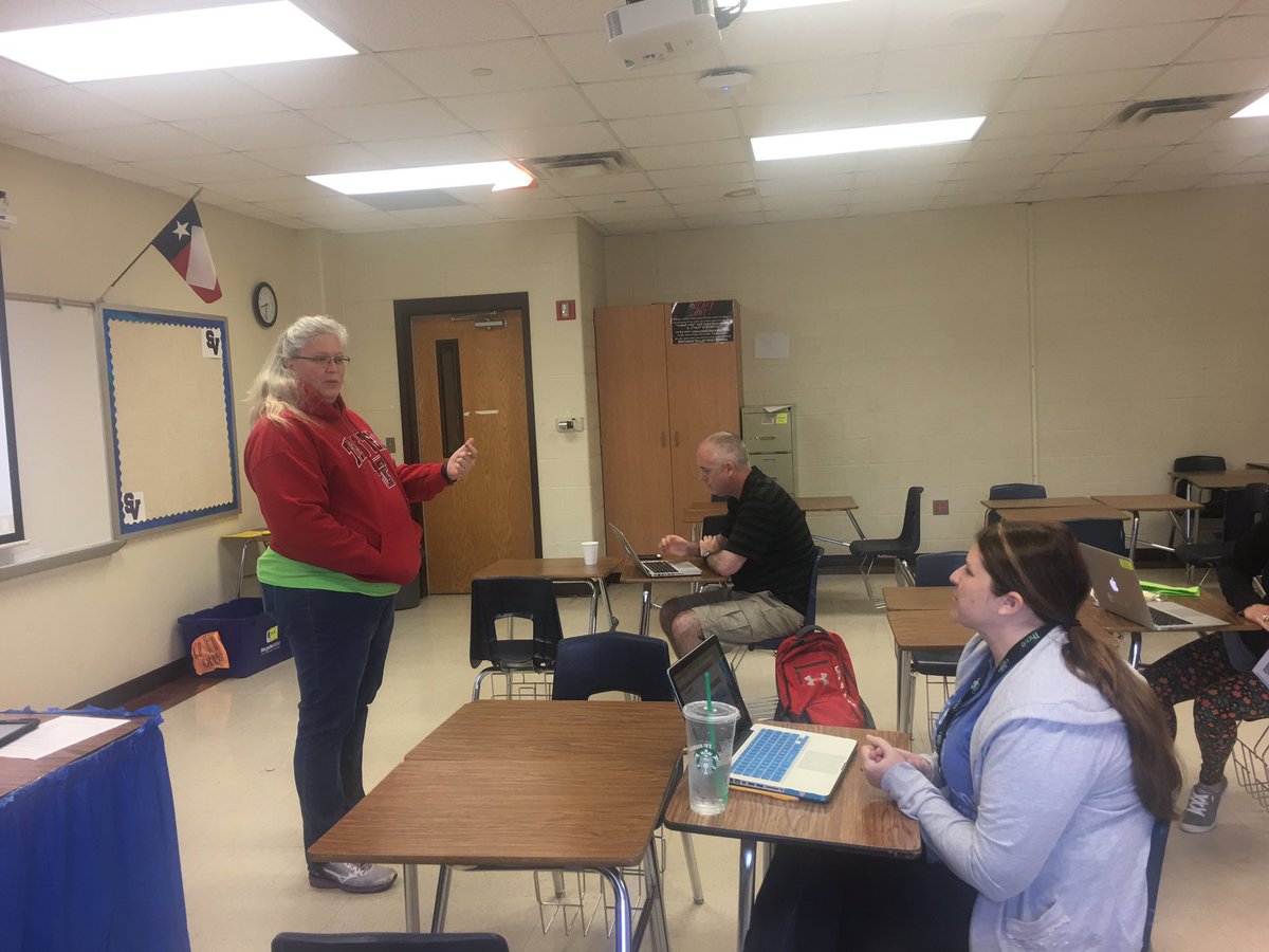 jessjaybird515's tweet photo. @techqueen01 starting the communication station session! #ComalU17 https://t.co/cyqUYLJlXM