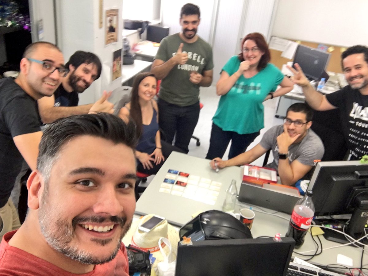 vai_82's tweet photo. Venir a la oficina no está mal , si a la hora de comer engañas a los compañeros y te hechas un Código Secreto. Ha triunfado ! https://t.co/WqYhmLdBxg