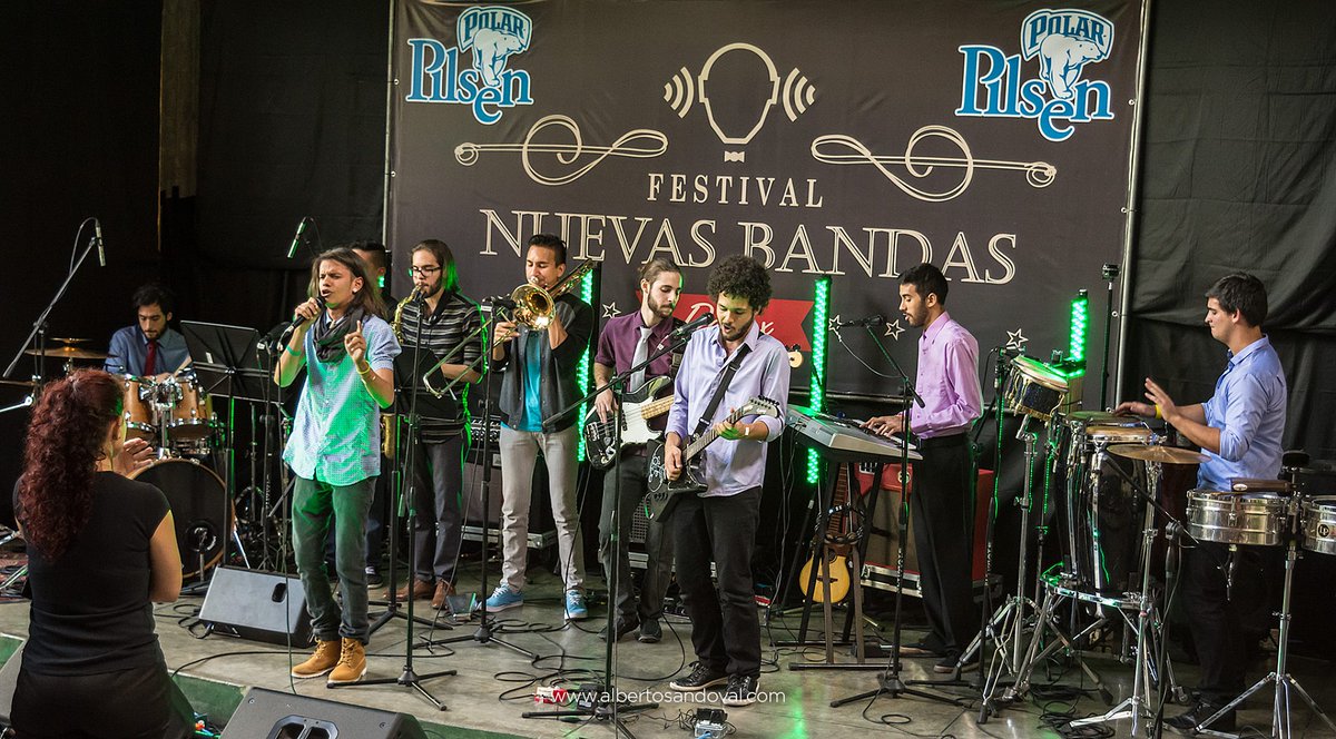 ENTREVISTA en Dos para las Doce por Difusión Latina 97.7 FM @dl977fm !
Entramos a las 11 am! Conozcan a nuestro nuevo vocalista!