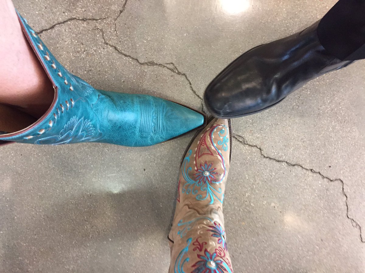 HaysProfDev's tweet photo. Kickin' it w/ @Linda_G_Rox and Dr. Puga at @HaysCISDFusion #haysengage @SMSPRIDE1 #teamhays @HaysCISD https://t.co/00Xcnlt22V