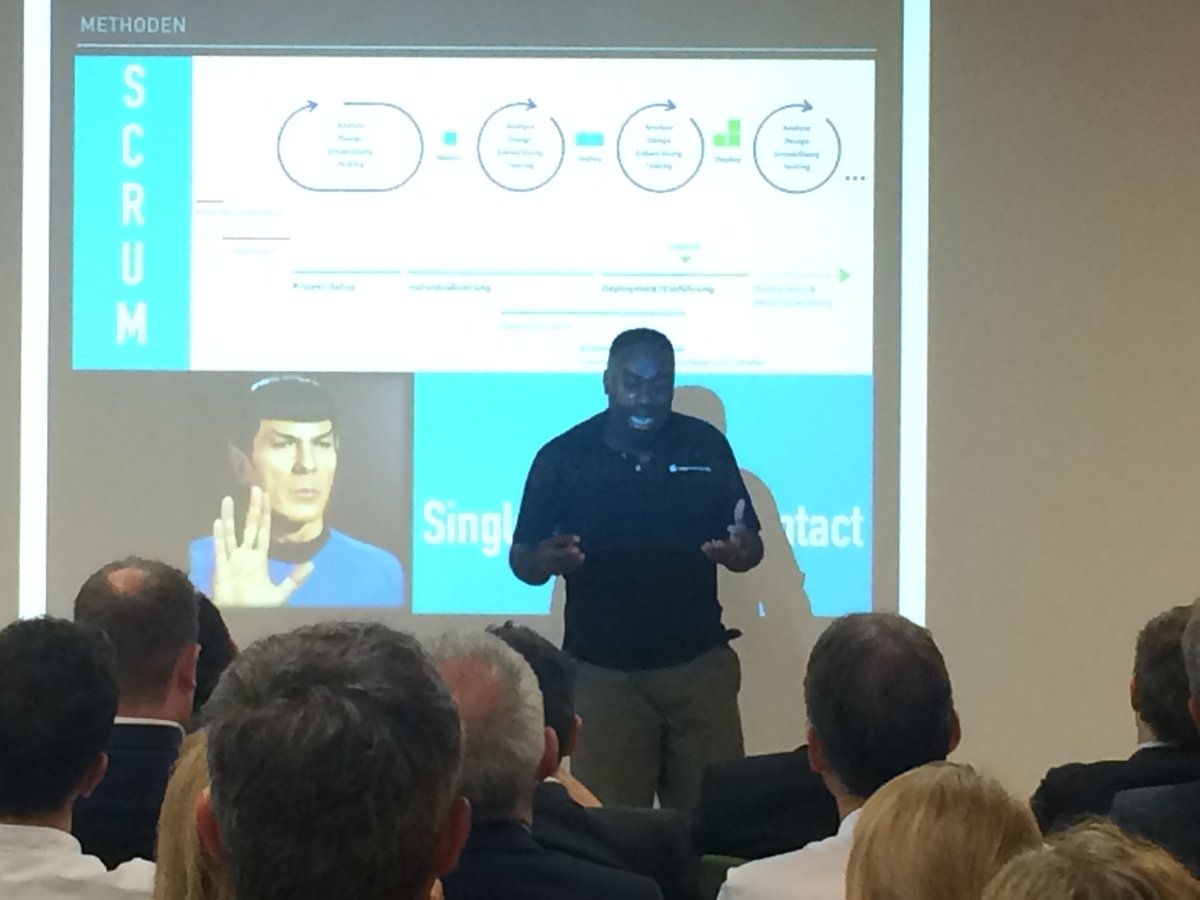 ITFORWORKeV's tweet image. Blick in die #Digitalisierungs-Werkzeugkiste: Noah Abrokwa zeigte auf der #konm40  am Beispiel einer Bäckerei, welche Tools es gibt.