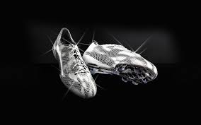 Este sabado tenemos canchas a tu completa disposicion!
de 9am a 11 pm y fisfruta de el descuento de el 20%  llama y reserva al 04247222353.