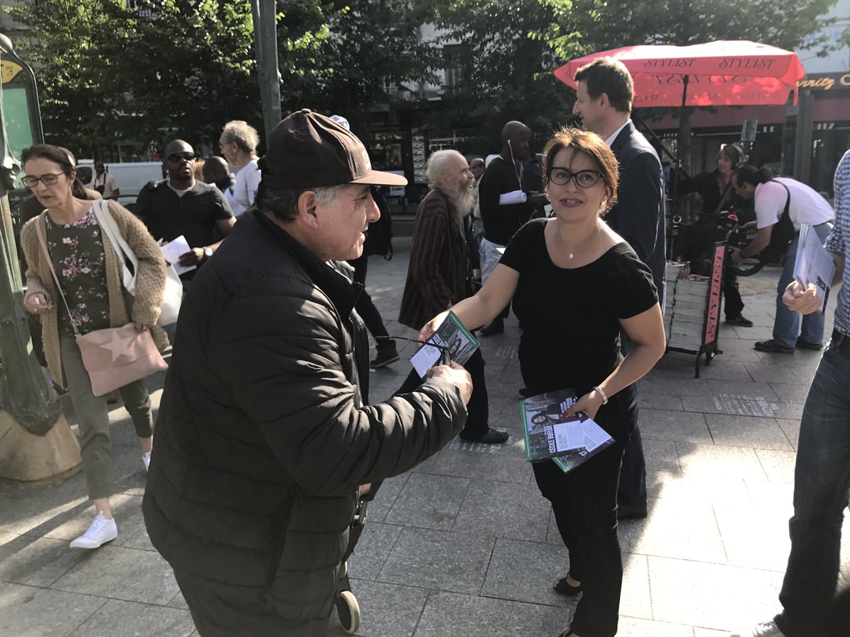 yjadot's tweet photo. Pas d'écologie sans écologiste à l'Assemblée nationale. Avec @CecileDuflot dans la #circo7506 pour expliquer le #BienVivre @AveclEcologie https://t.co/bhLFxbRf2y