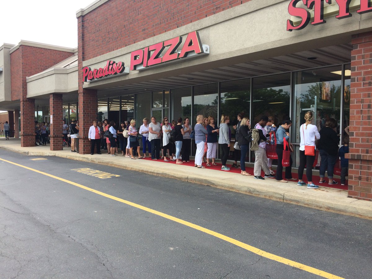 WinmarkResale's tweet photo. Congratulations #franchisee, Julie Holmwood! Help us celebrate @StyleEncore in Audubon, PA's grand opening today!! 💋 #winmarkfranchises https://t.co/taazY6dD6m