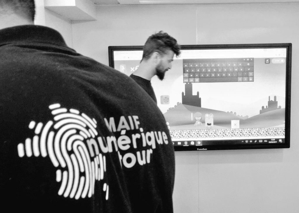 CodeDecode_FR's tweet image. Initiation a la programmation et la culture numérique pour tous avec #CodeDecode à bord du #MaifNumeriqueTour ! #Fens2017