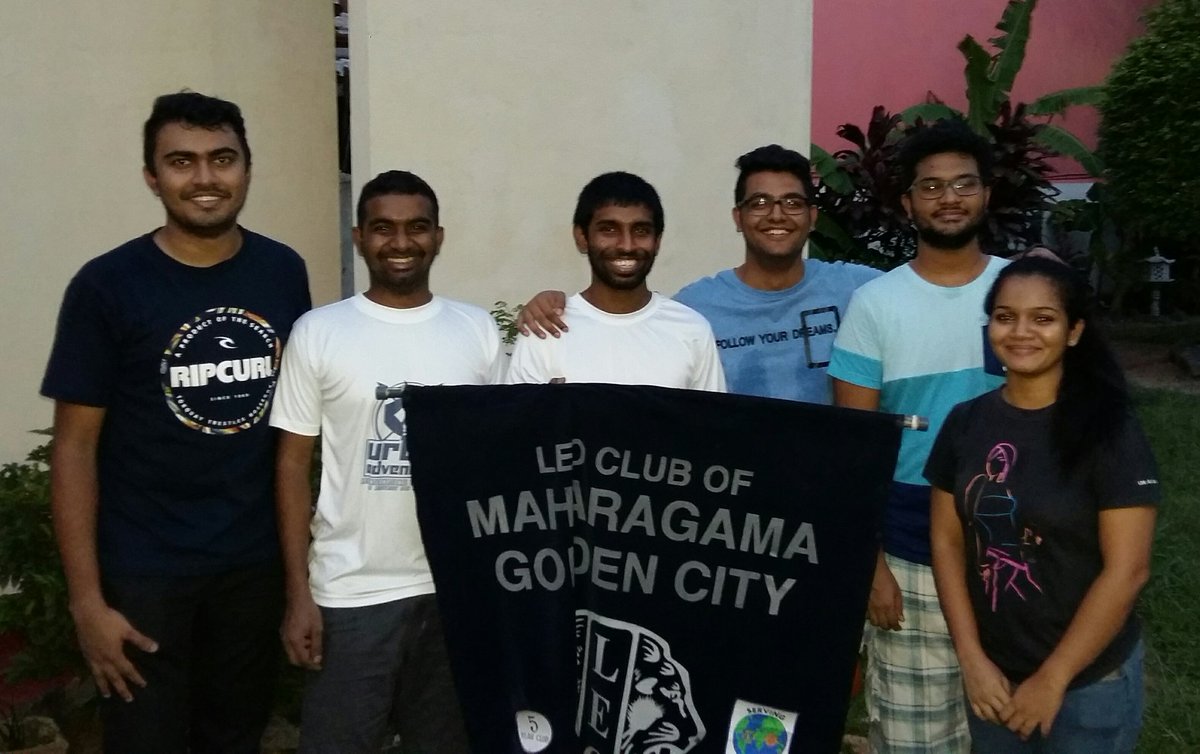 MGC_leos's tweet photo. First project for the year 2017-18 Ice cream Dansal was held at @ Leo De Alwis premises. #MGCleos #leosof306C2 #LEOSROAR #Poson #SriLanka https://t.co/BTMWXQtka4
