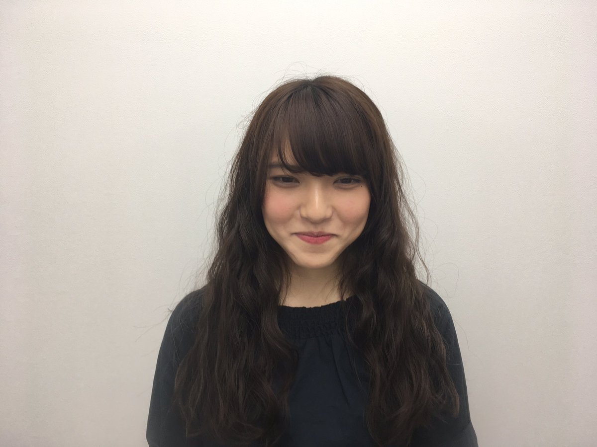 タクマ V Twitter 5 10 カット パネルを多く取り少しゆるふわスパイラル巻き ショートスタイルカット 前髪以外内巻きの前髪は外ハネのアップバング マッシュカット 濡れ髪にワックスを付けドライヤーで揉み込む 前回 マッシュカット 全部内巻きの王道