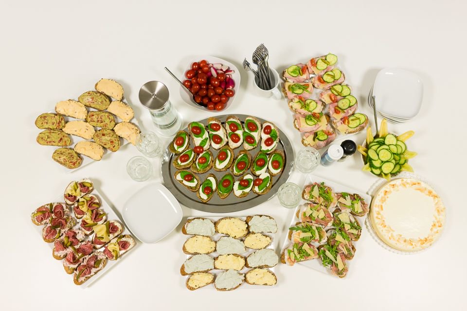 Ani posledný májový piatok sme neporušili tradíciu a raňajkovali sme spolu. Tentokrát sme mali pod zub rôzne pomazánky a zeleninu.