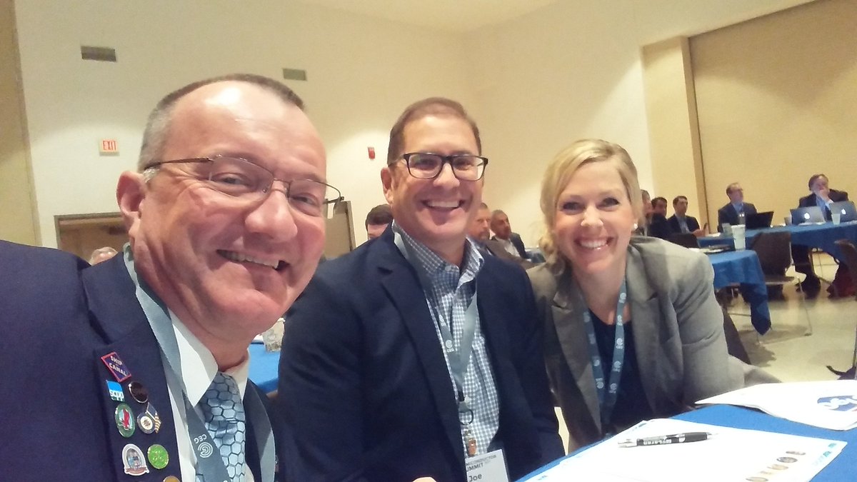 PeteBardunias's tweet photo. Hello Joe! And Gwen too! #8790summit https://t.co/P6ggm1gfUQ
