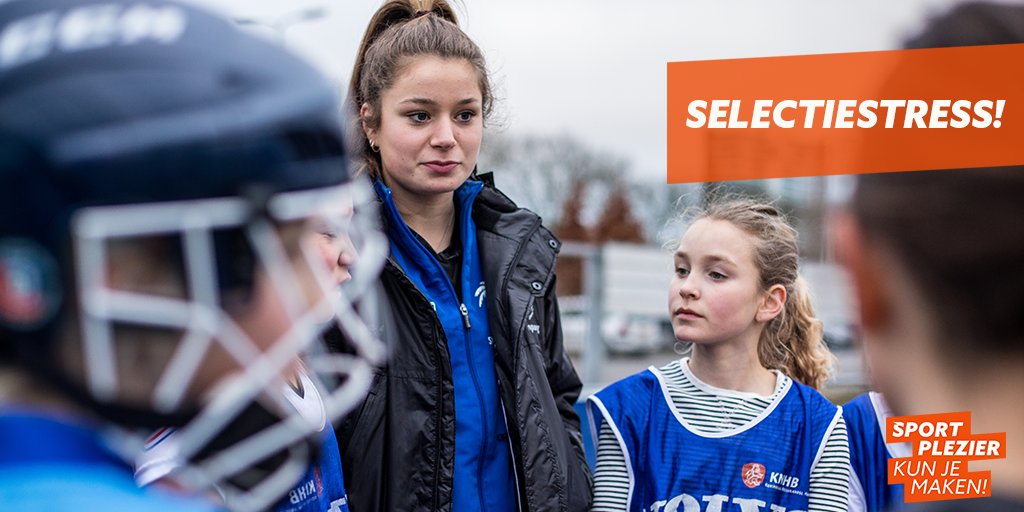 Hoe zorg je ervoor dat je de selectiestress de baas blijft? Coach en hockeyspeelster Nikki deelt haar ervaring! sportplezier.nl/content/2017/0…