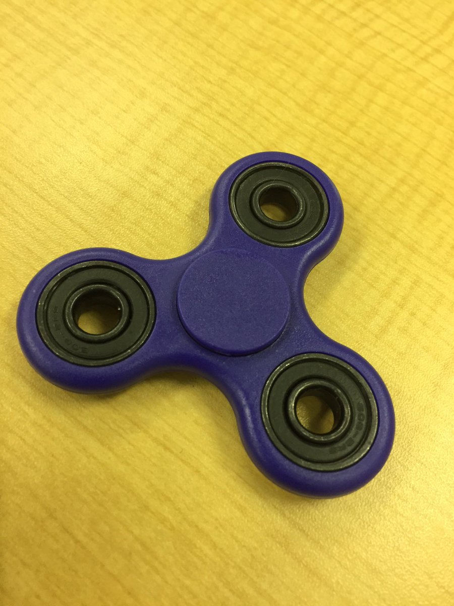 ゴー ジャス 宇宙海賊 On Twitter ハンドスピナー 今日はハンドスピナー協会の会長と理事が来てくれました プレゼントに ハンドスピナーもらいました でも先日ハイパーヨーヨー始めたのでそんなに簡単に鞍替えできませんと一応お伝えしました でも