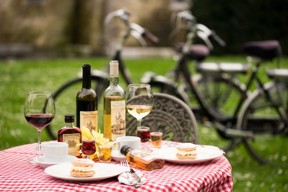 VisitLanaken's tweet photo. Inschrijven voor het ideale vaderdagcadeau kan nog tot morgen 12u. Het wordt prima fietsweer! https://t.co/q0JBVkYmqD https://t.co/qTZPWo43HU