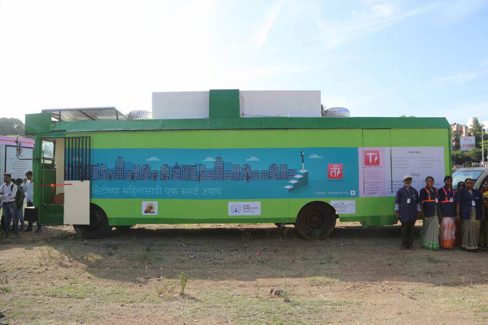CREDAINational's tweet photo. Our Women’s Wing from CREDAI Pune Metro collaborated with Pune’s Municipal Corporation for Mobile Sanitation Project. #CleanCityMovement https://t.co/oTgPBzkjeY