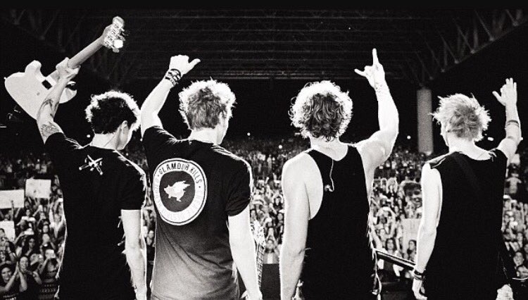 IHEARTYOOGI's tweet photo. My #TeenChoice nominee for #ChoiceFandom is #5SOSFandom 🤘🏼🤘🏼❌ https://t.co/EldQmknmjD