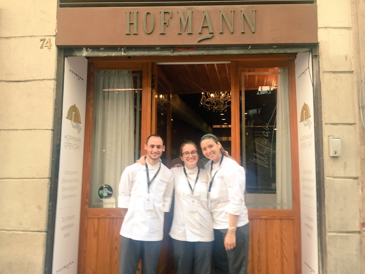 HofmannBCN's tweet photo. Llega el turno de tarde en el #HofmannOpenDay! Bienvenidos! #EscuelaHofmann https://t.co/avMlbzuMrD