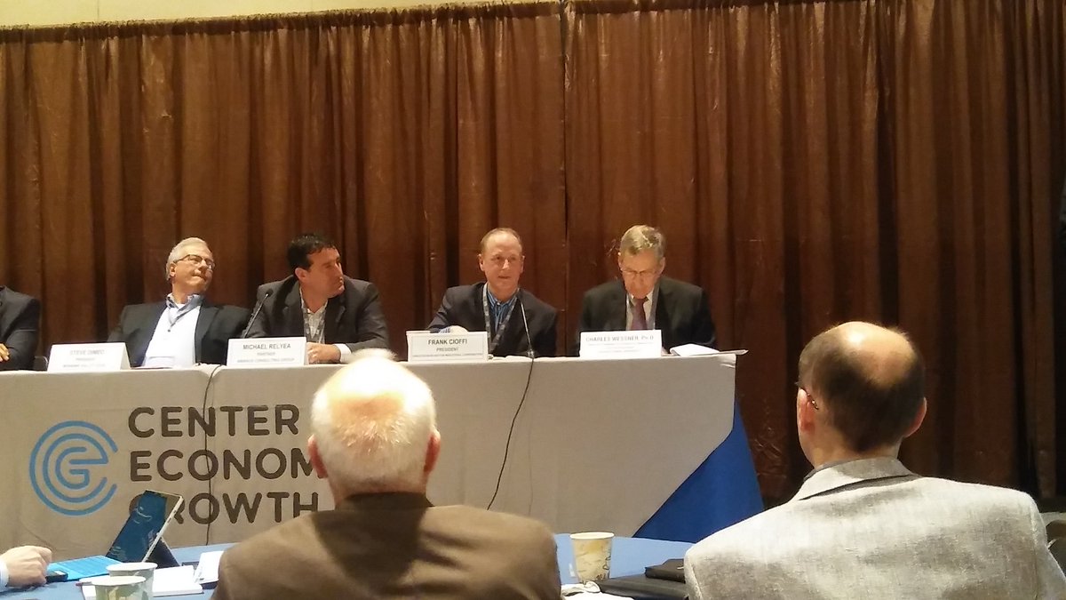 PeteBardunias's tweet photo. Frank Cioffi, Greater Burlington IDC: "If you look at what we have here, we can rival Silicon Valley!" #TechValley #8790summit https://t.co/aR8rDrejBB