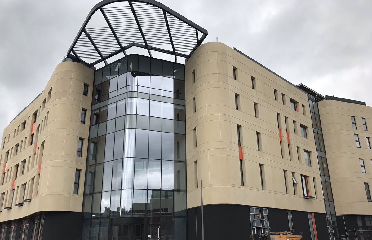 WillMDStewart's tweet photo. The Allam Medical Building in all it's glory, what a fantastic looking building! #HullHealthCampus @UniOfHull @2017Hull @IRVconstruction https://t.co/CIBhrYbuhx