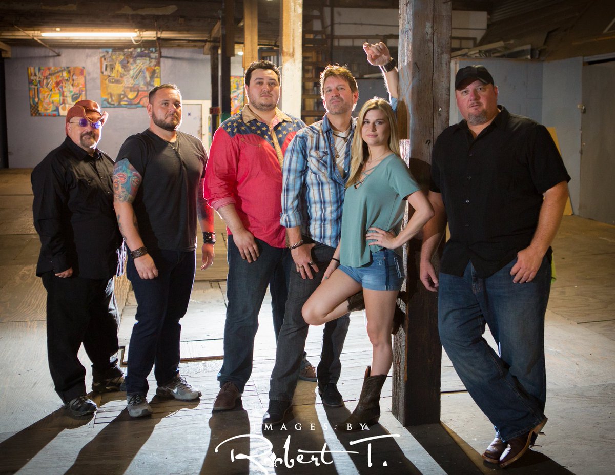 If your looking for a new band, Check out #Six String Justice. I just finished shooting there promo photo for the band. #imagesbyrobertt
