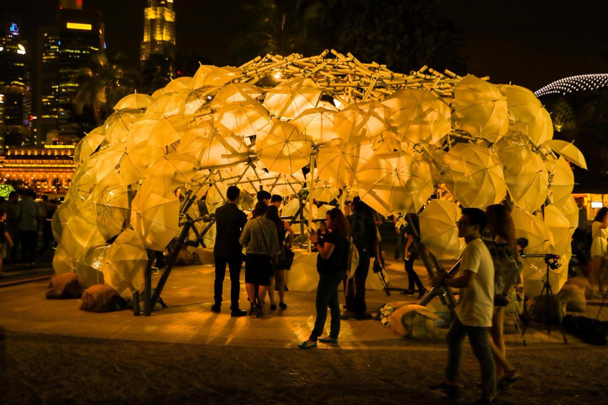 Martin_Global's tweet photo. #TBT to #iLightMarinaBay lighting festival, where we featured the Dande-lier, created from our #ExteriorWash and #ExteriorProjection lights. https://t.co/bNjvIBJC1w